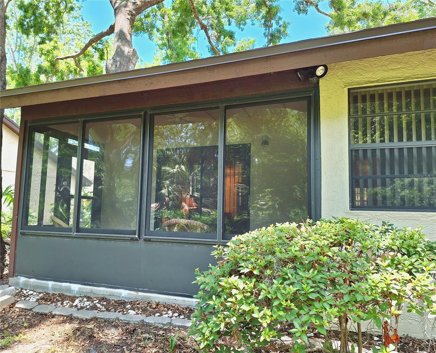 Image 3 of 17 For 2910 Star Apple Court