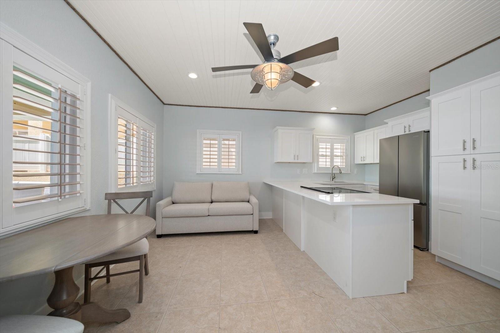 Image 15 of 38 For 19530 Gulf Boulevard 4a