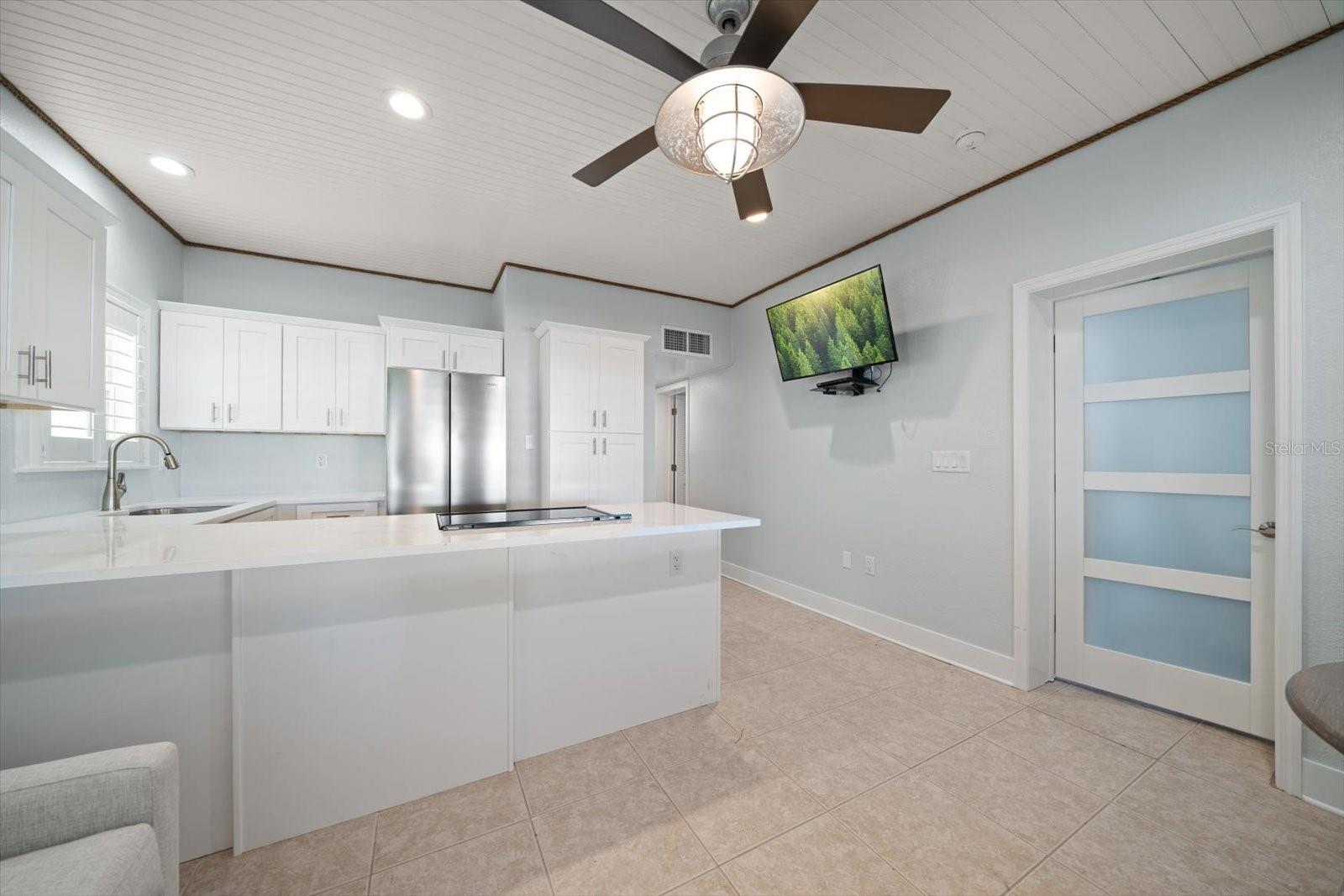Image 16 of 38 For 19530 Gulf Boulevard 4a