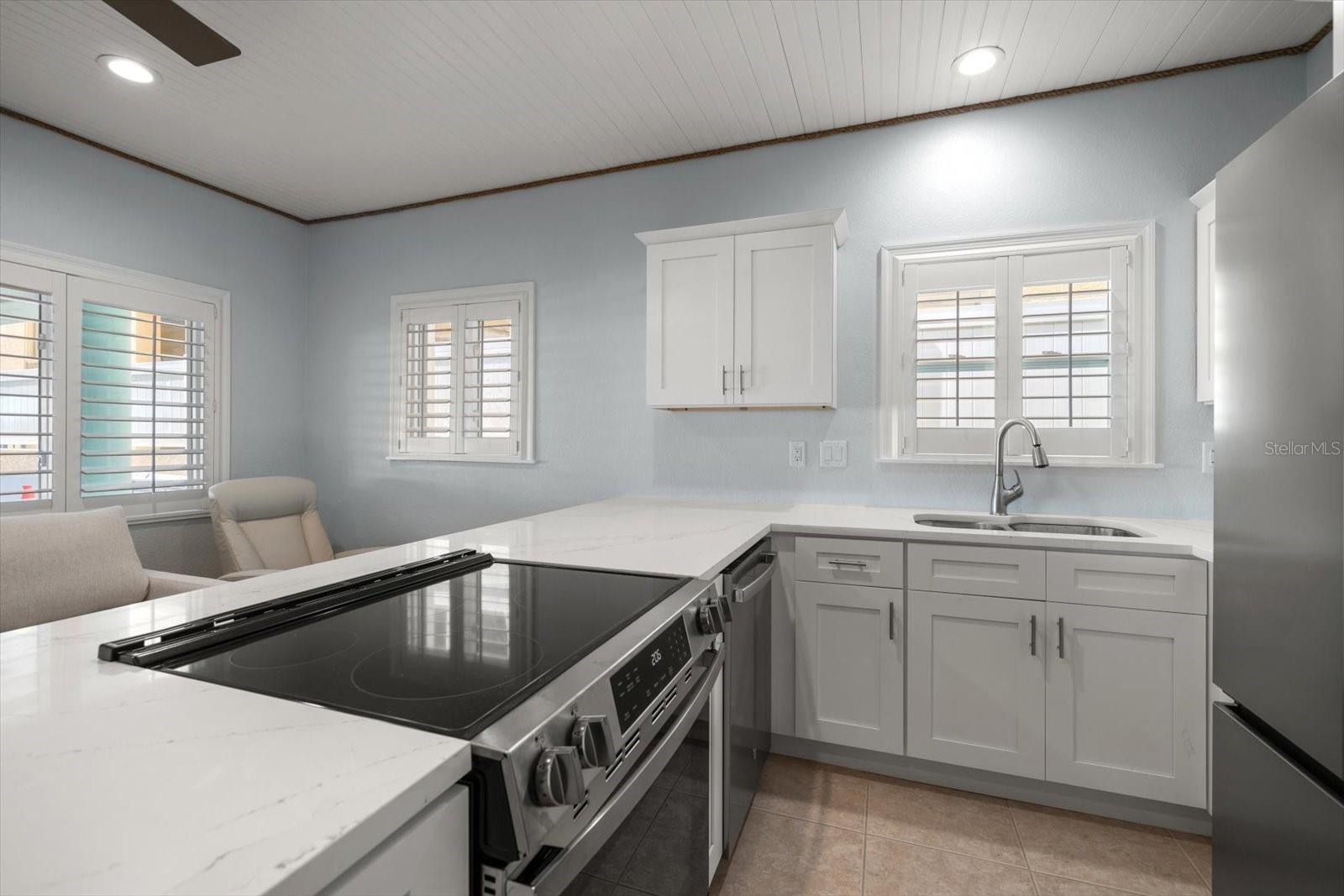 Image 17 of 38 For 19530 Gulf Boulevard 4a