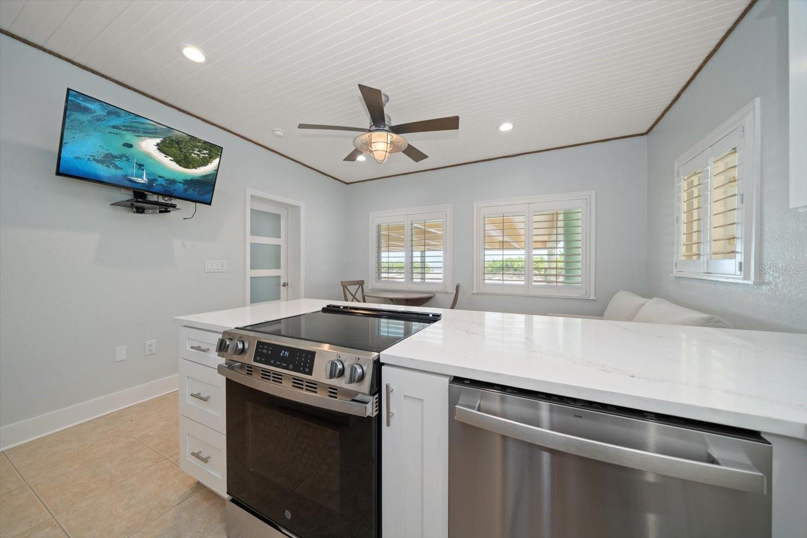 Image 18 of 38 For 19530 Gulf Boulevard 4a
