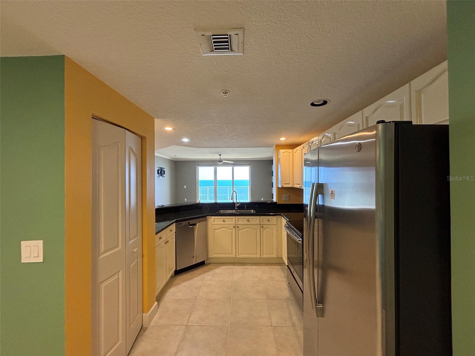 Image 21 of 57 For 2300 Atlantic Avenue 1502
