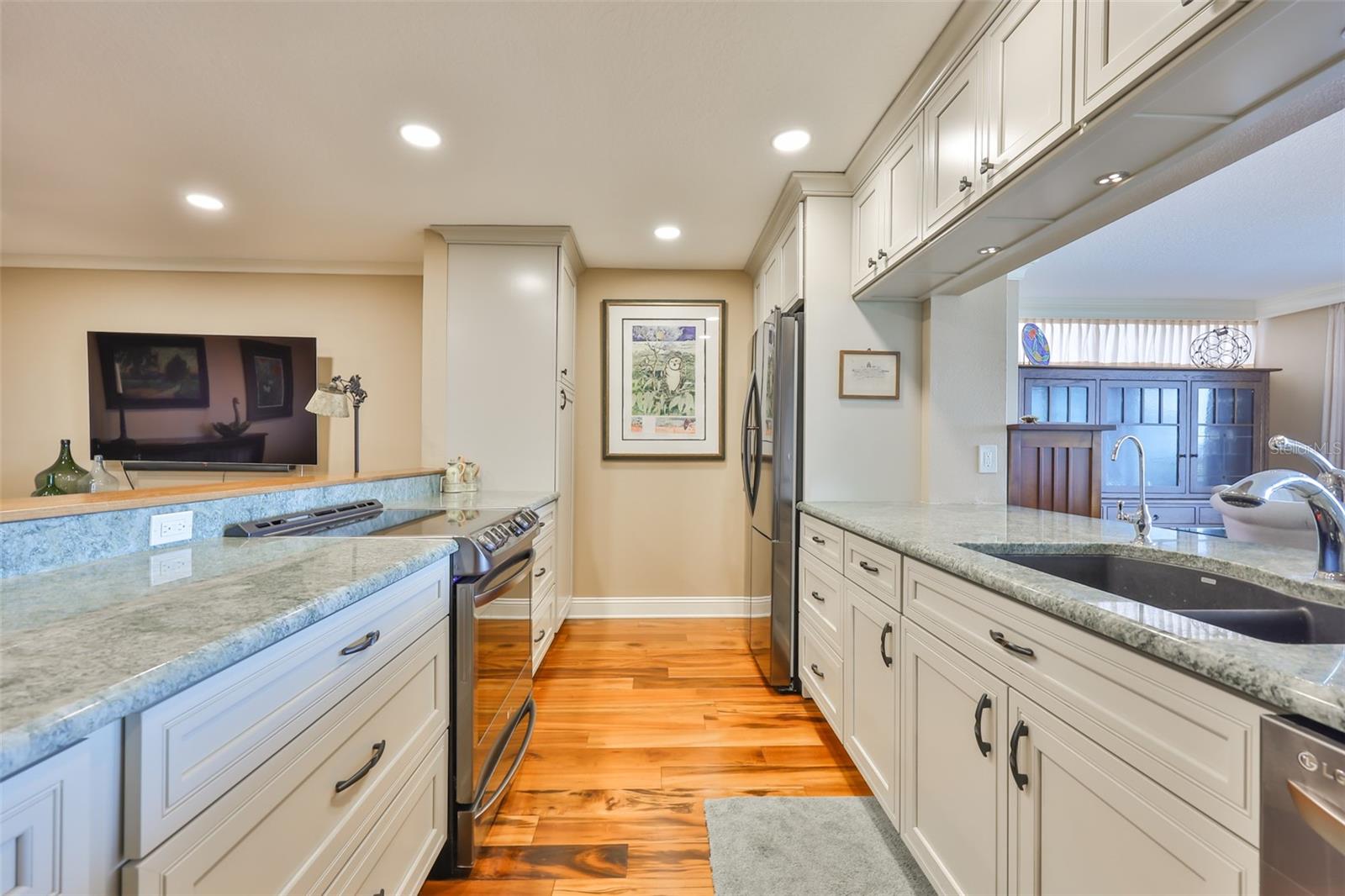 Image 13 of 69 For 5701 Mariner Street 701