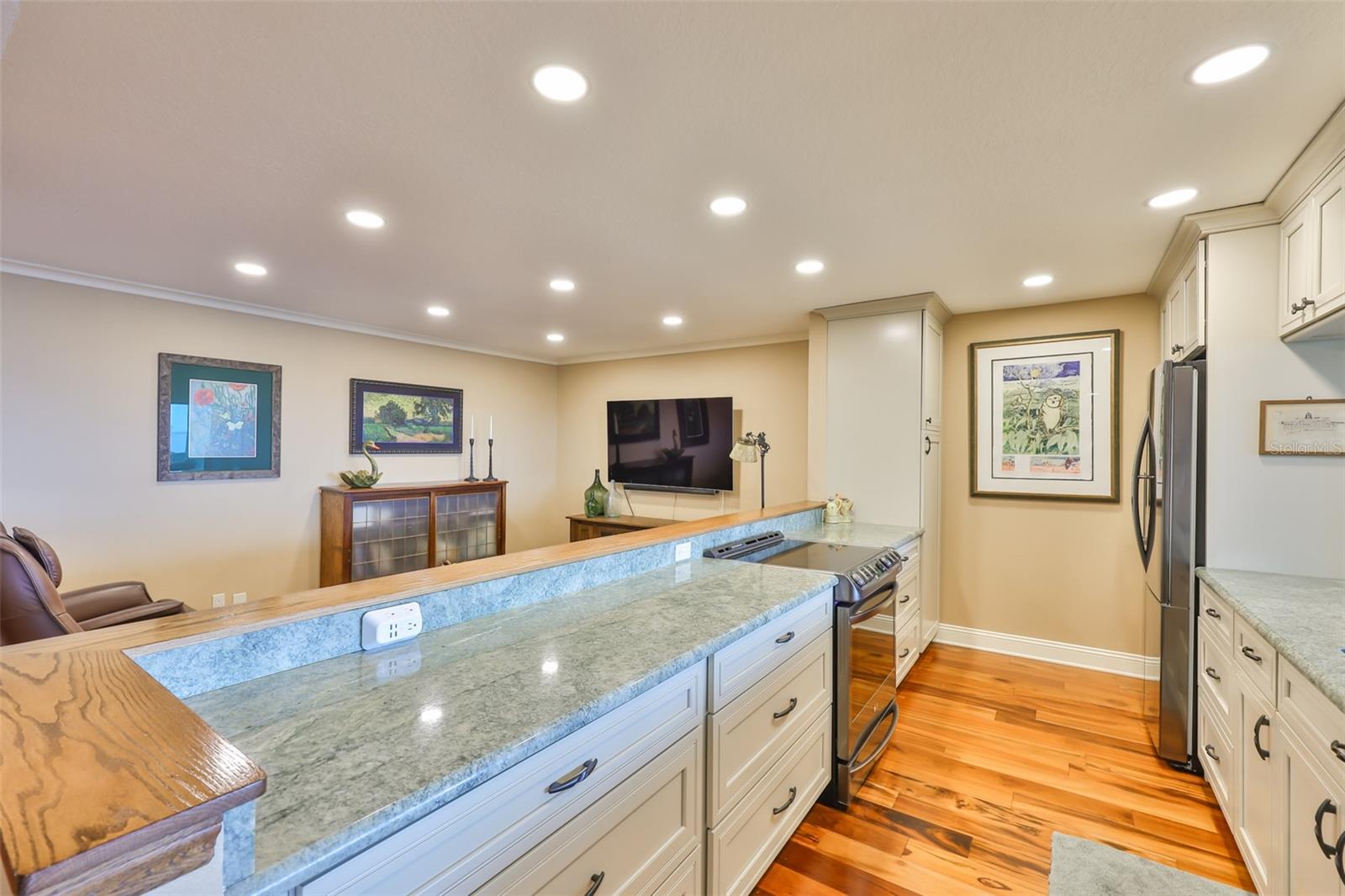 Image 14 of 69 For 5701 Mariner Street 701