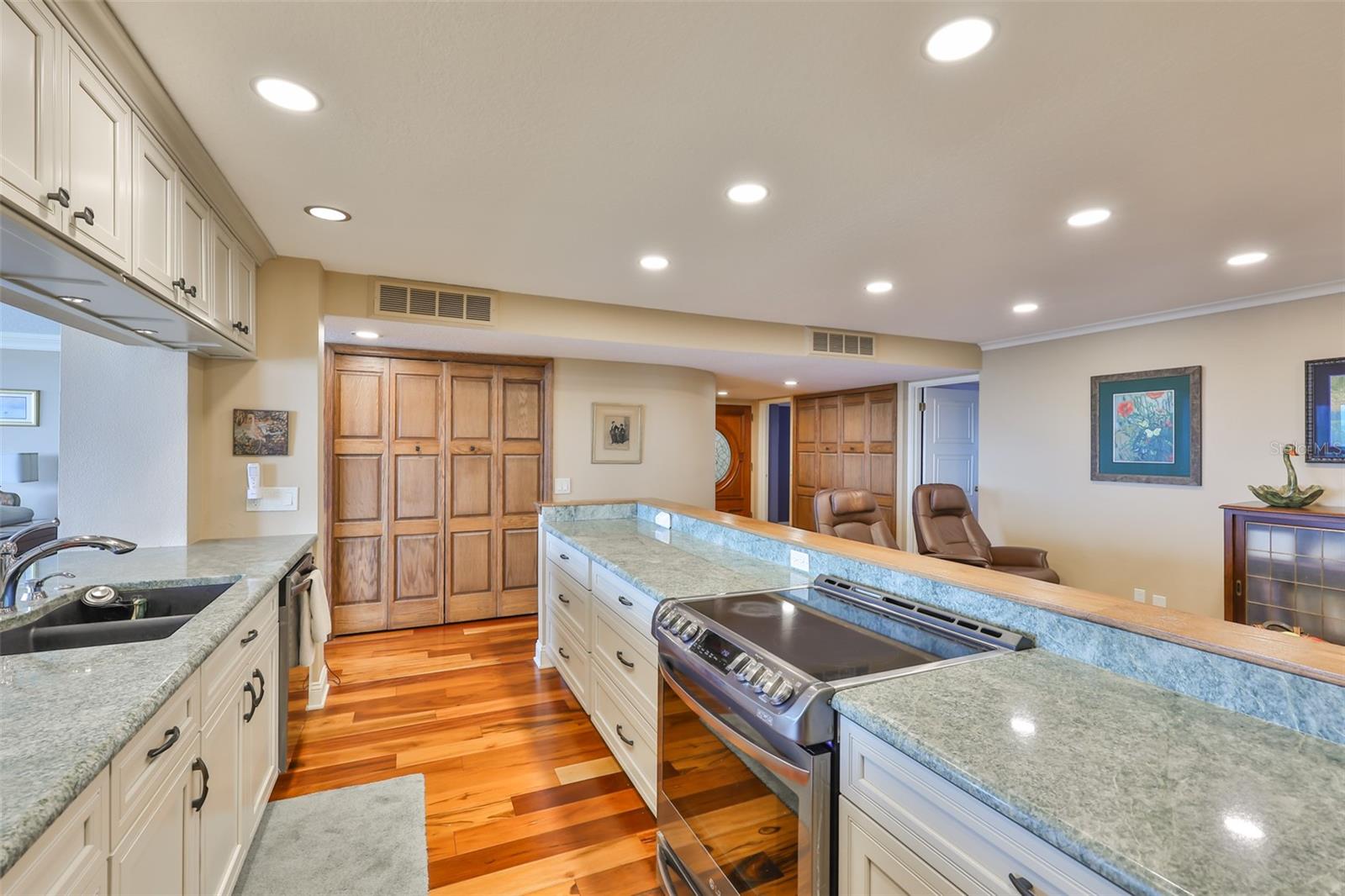 Image 15 of 69 For 5701 Mariner Street 701