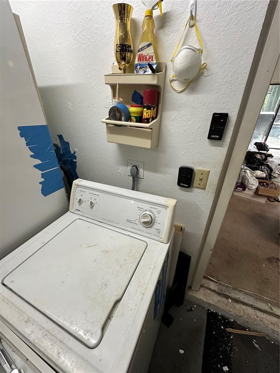Listing photo id 14 for 135 Pinewinds Boulevard
