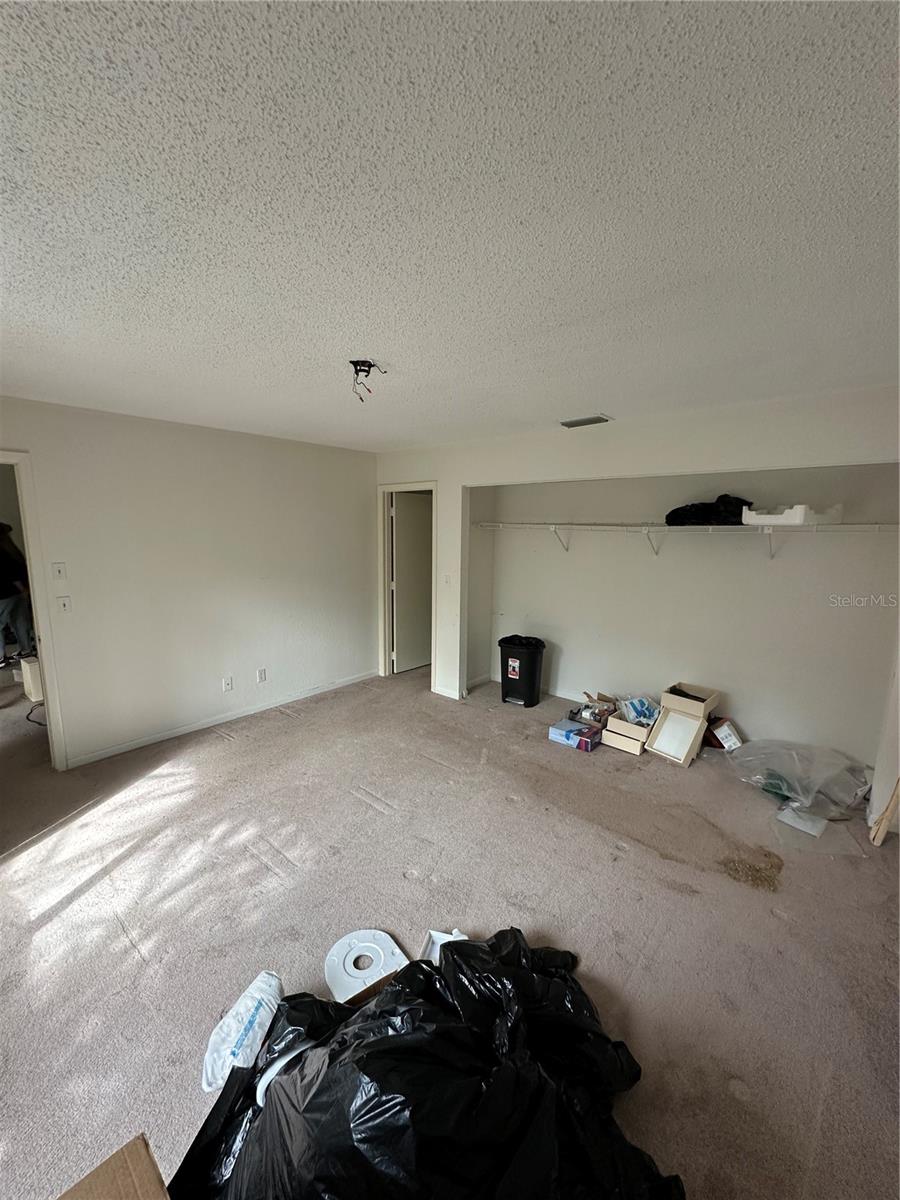 Listing photo id 16 for 135 Pinewinds Boulevard