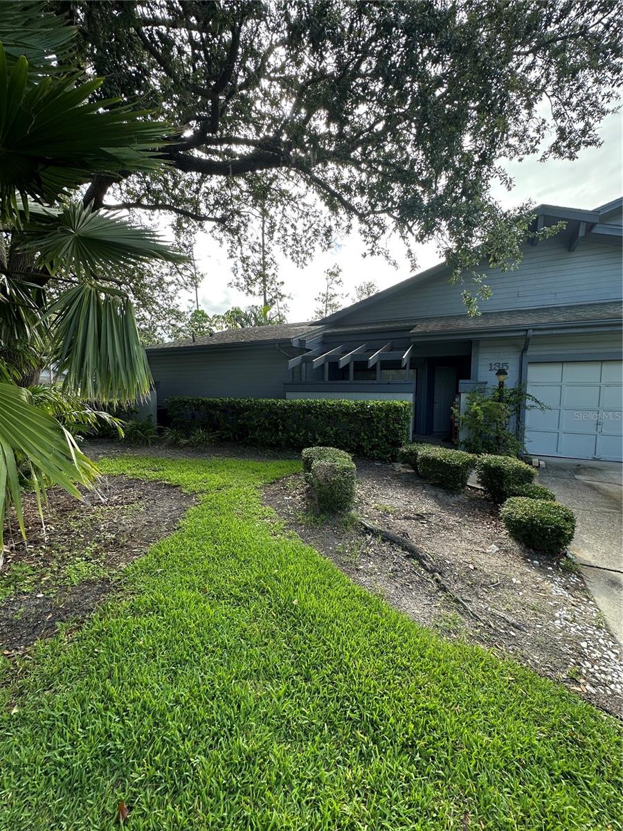 Listing photo id 0 for 135 Pinewinds Boulevard
