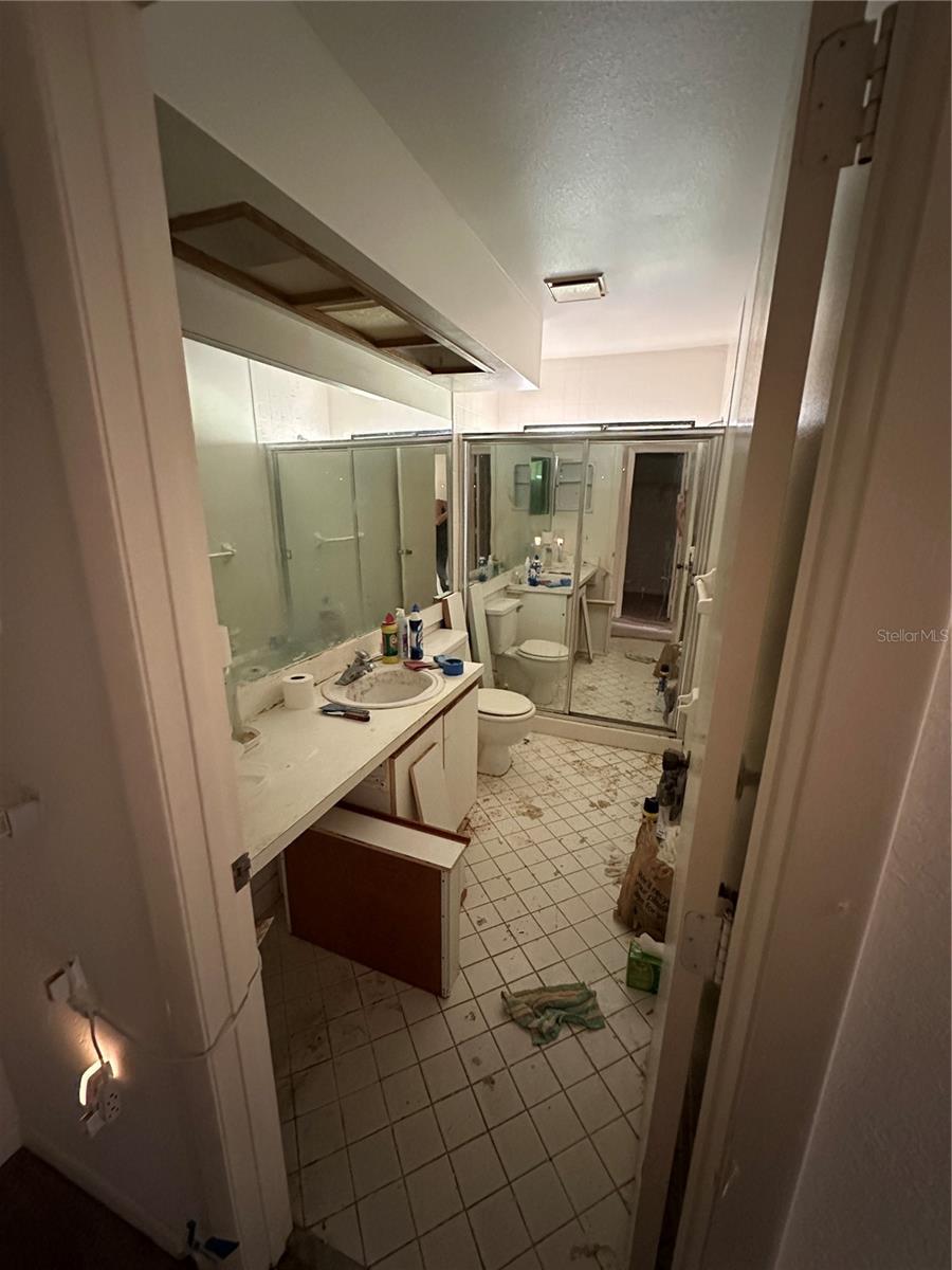Listing photo id 18 for 135 Pinewinds Boulevard
