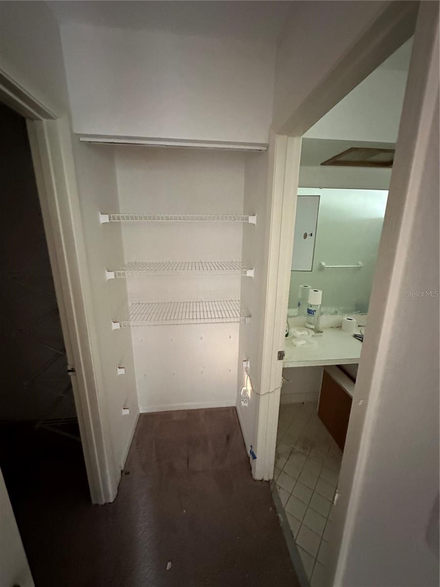 Listing photo id 19 for 135 Pinewinds Boulevard