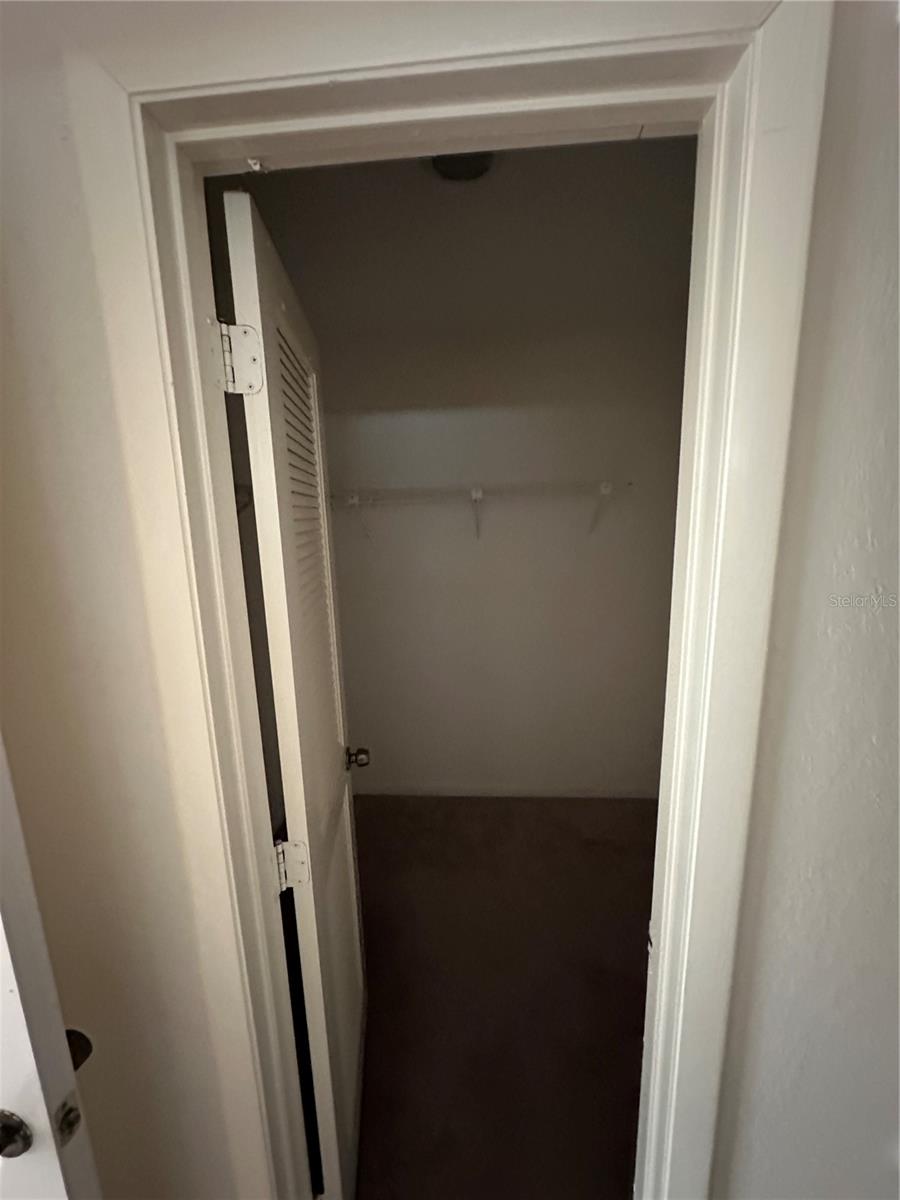 Listing photo id 20 for 135 Pinewinds Boulevard