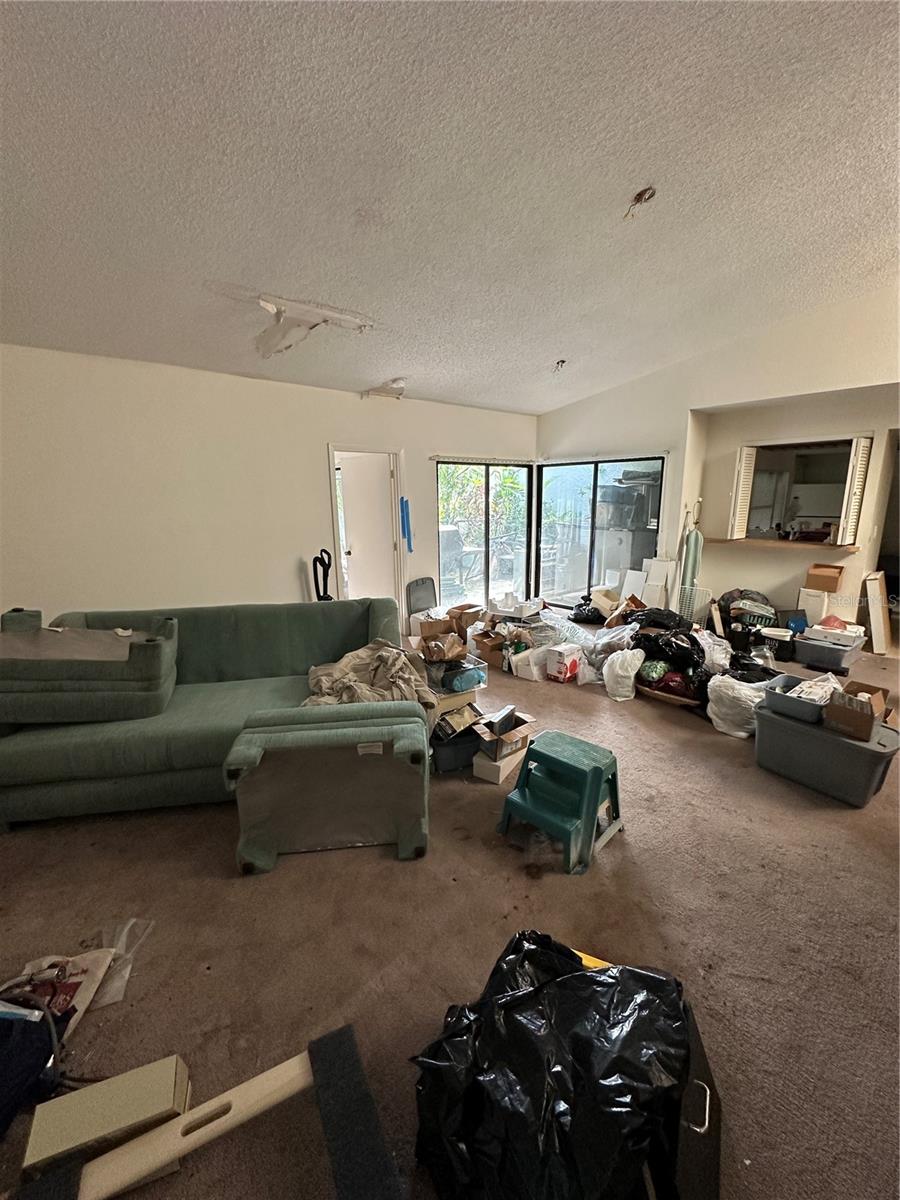 Listing photo id 2 for 135 Pinewinds Boulevard