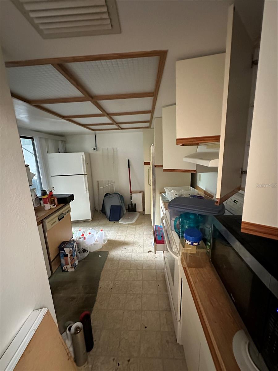 Listing photo id 4 for 135 Pinewinds Boulevard