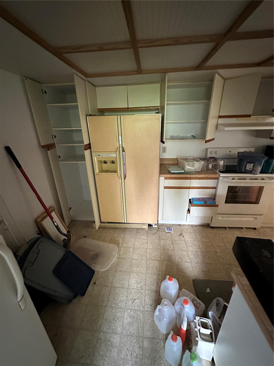Listing photo id 6 for 135 Pinewinds Boulevard