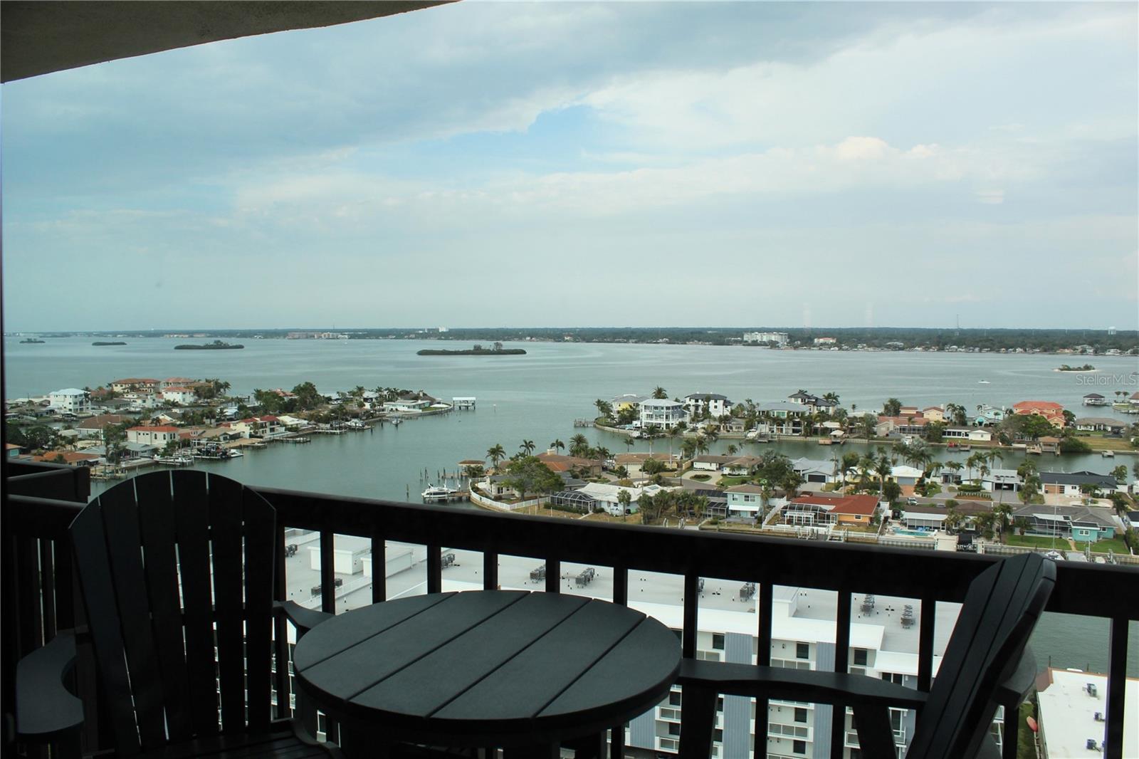 Image 3 of 44 For 400 Island Way 1709