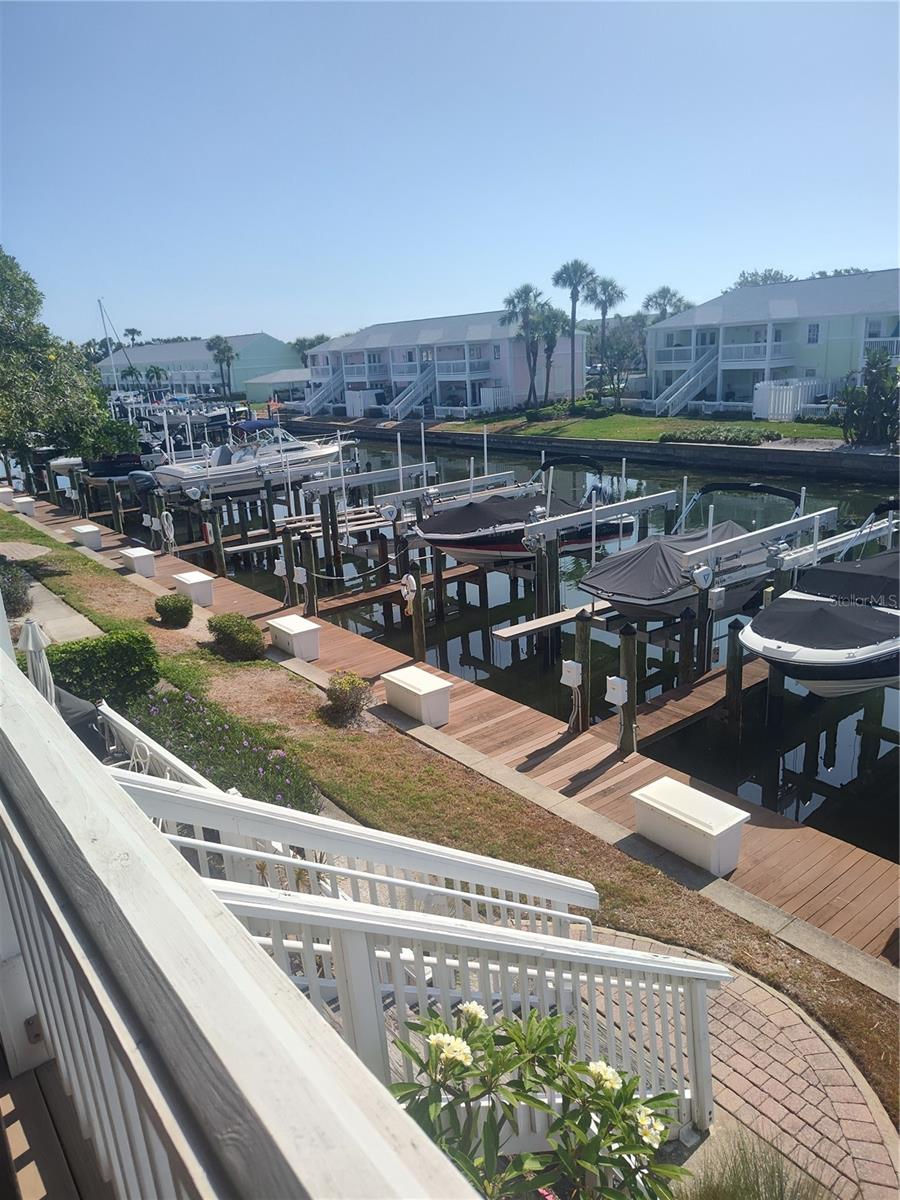Image 11 of 30 For 4872 Beach Drive Se D