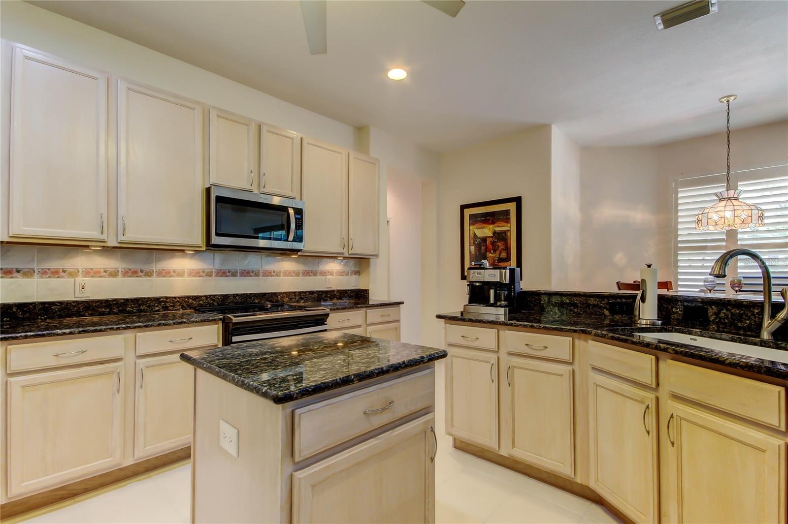 Image 12 of 61 For 2220 Elizabeth Way
