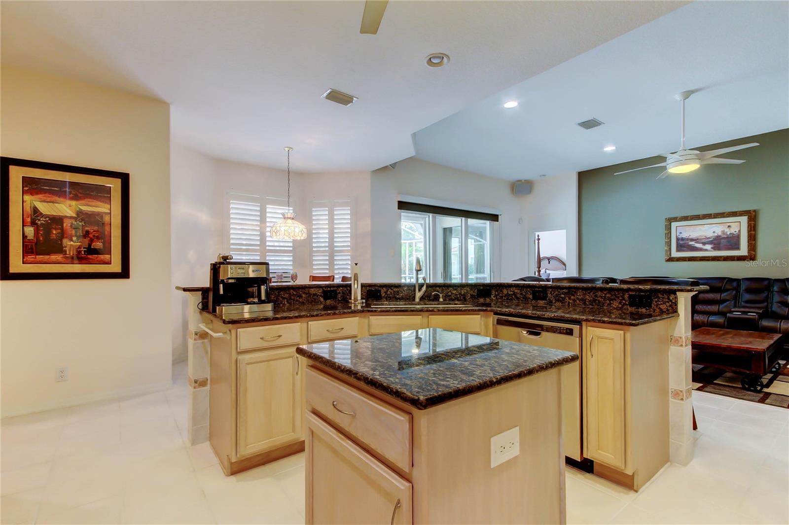 Image 13 of 61 For 2220 Elizabeth Way