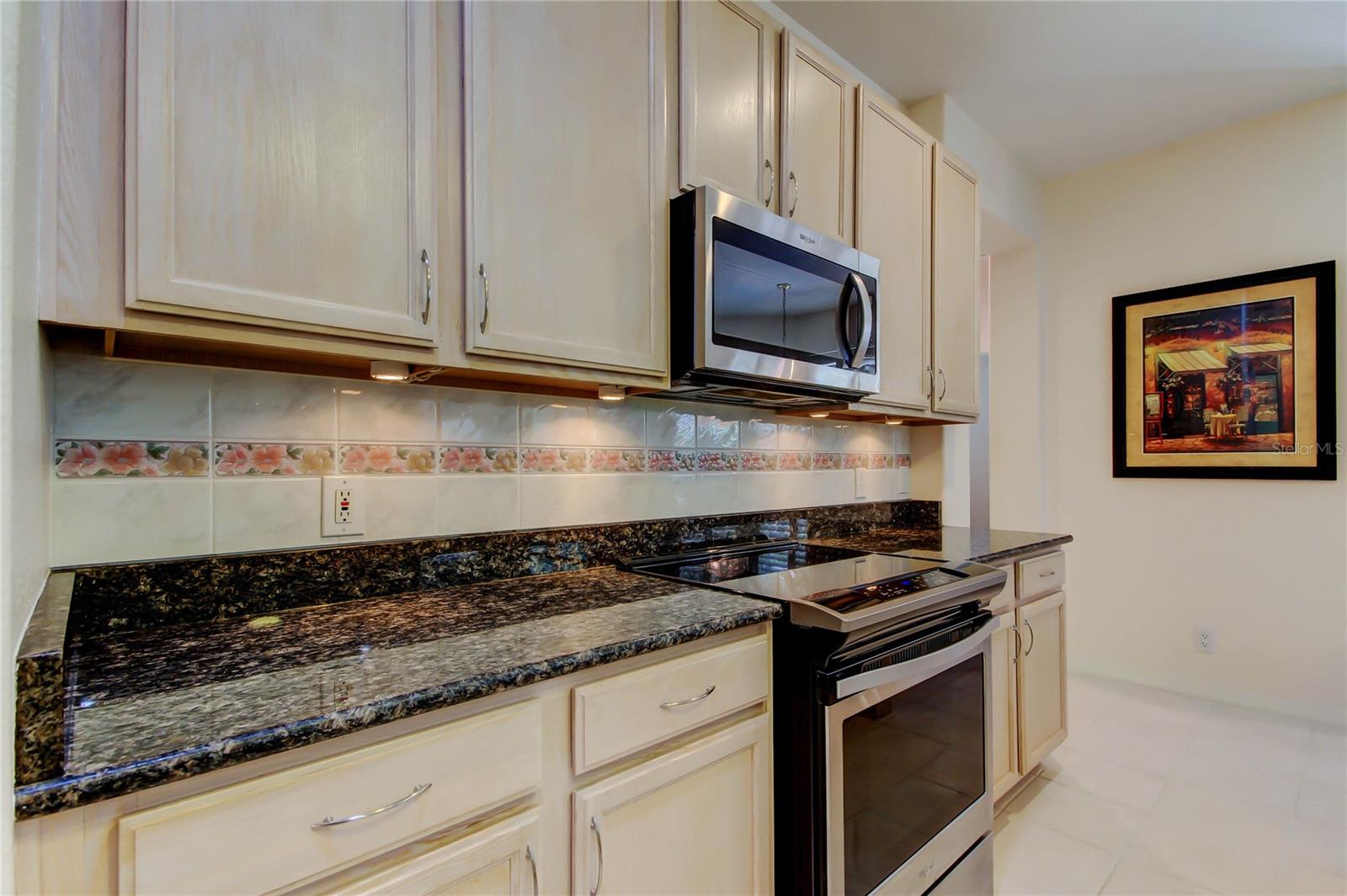 Image 14 of 61 For 2220 Elizabeth Way