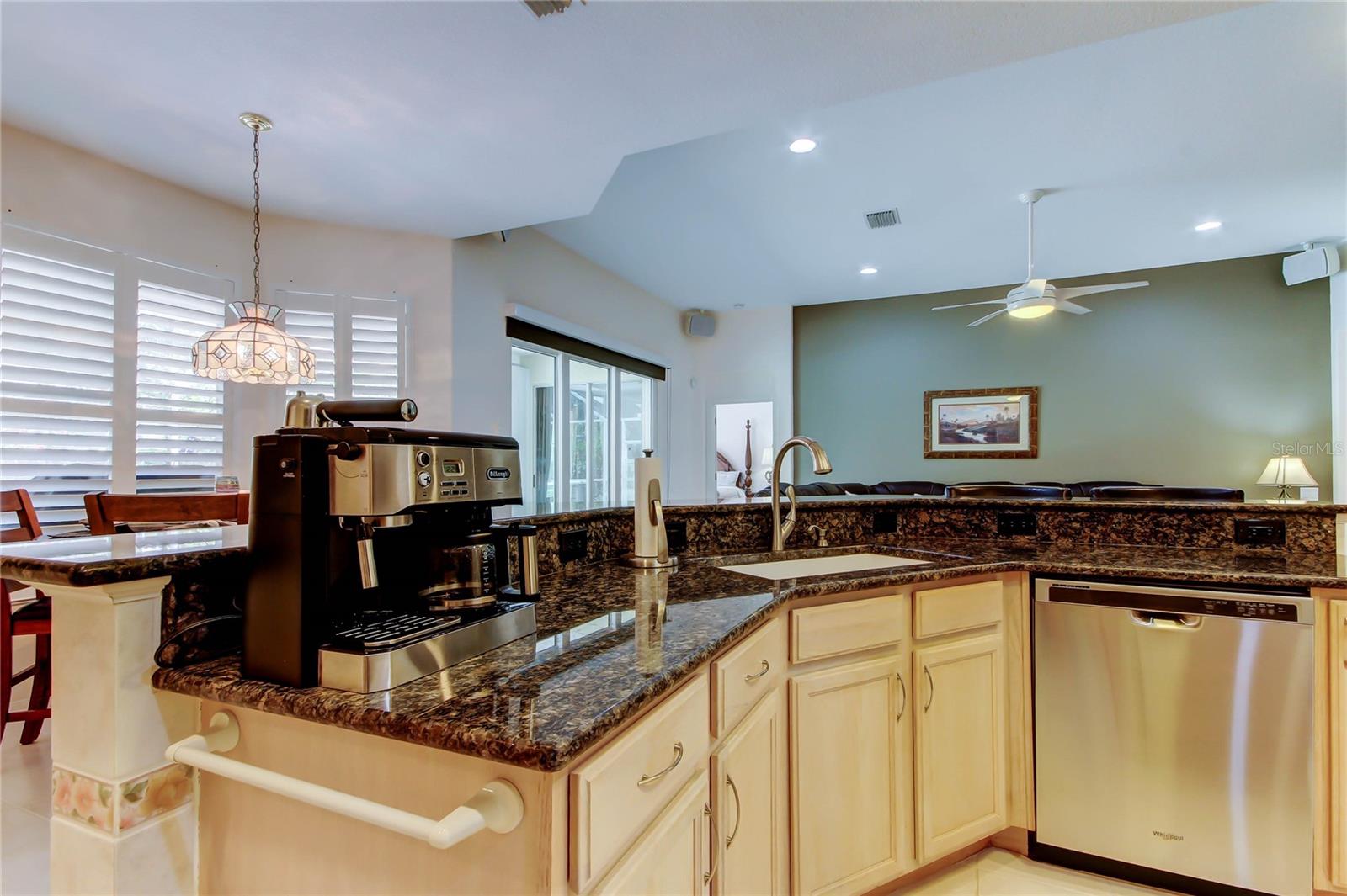 Image 15 of 61 For 2220 Elizabeth Way
