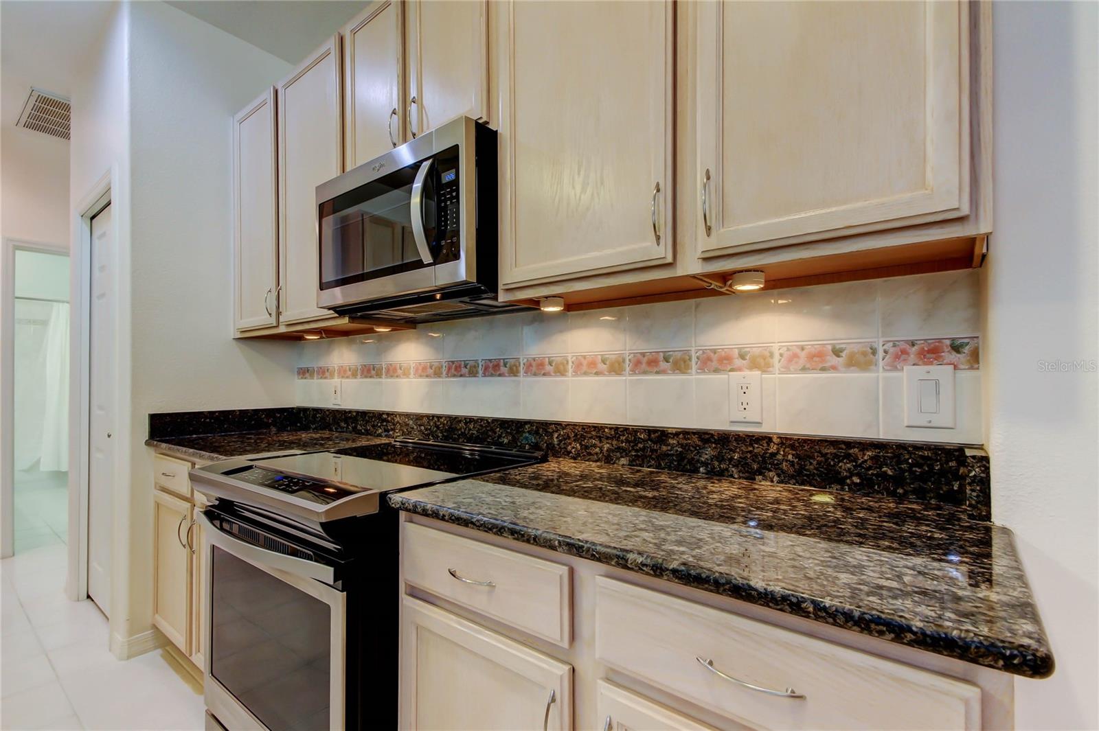 Image 17 of 61 For 2220 Elizabeth Way