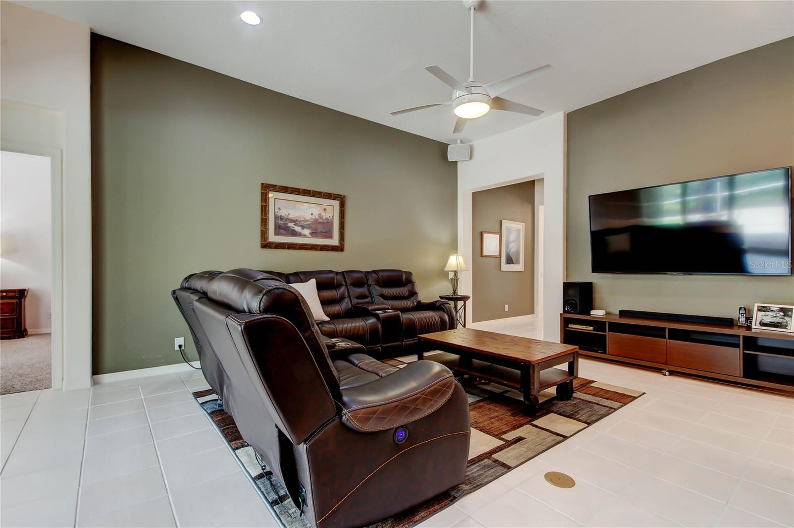 Image 22 of 61 For 2220 Elizabeth Way
