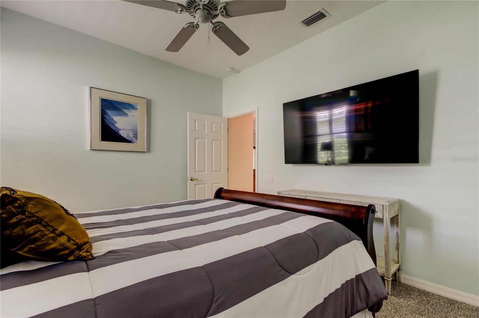 Image 36 of 61 For 2220 Elizabeth Way
