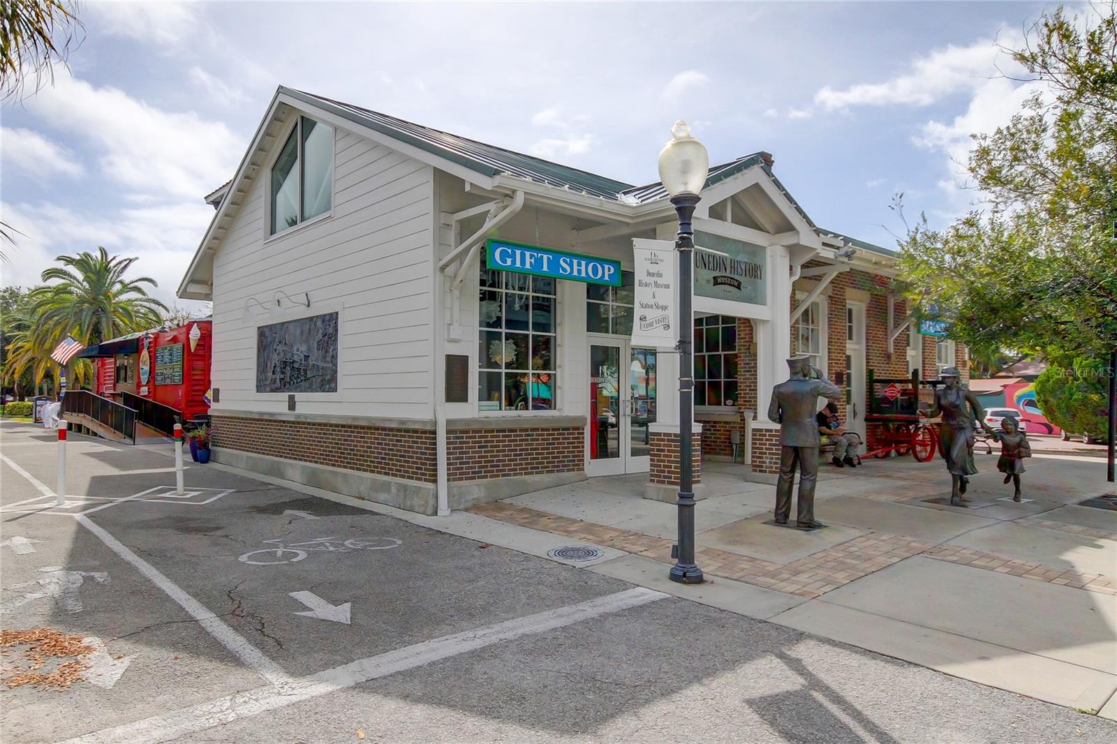Image 65 of 70 For 2220 Elizabeth Way