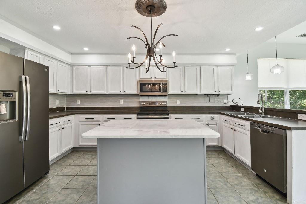 Image 11 of 60 For 27012 Sea Breeze Way