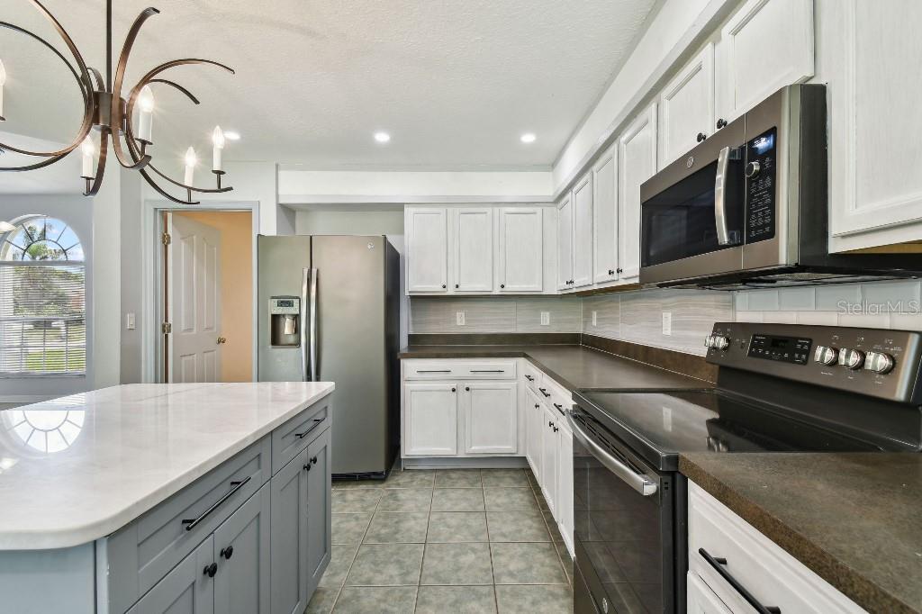 Image 13 of 60 For 27012 Sea Breeze Way