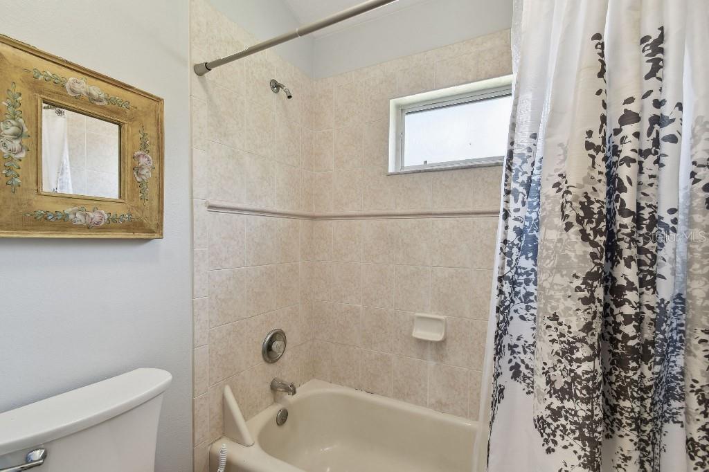 Image 41 of 60 For 27012 Sea Breeze Way