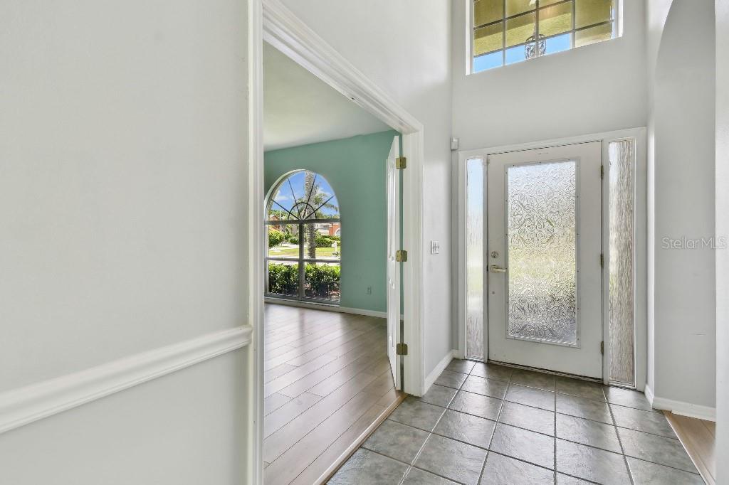 Image 5 of 60 For 27012 Sea Breeze Way