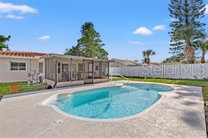 Listing photo id 15 for 3555 Belle Vista Drive E