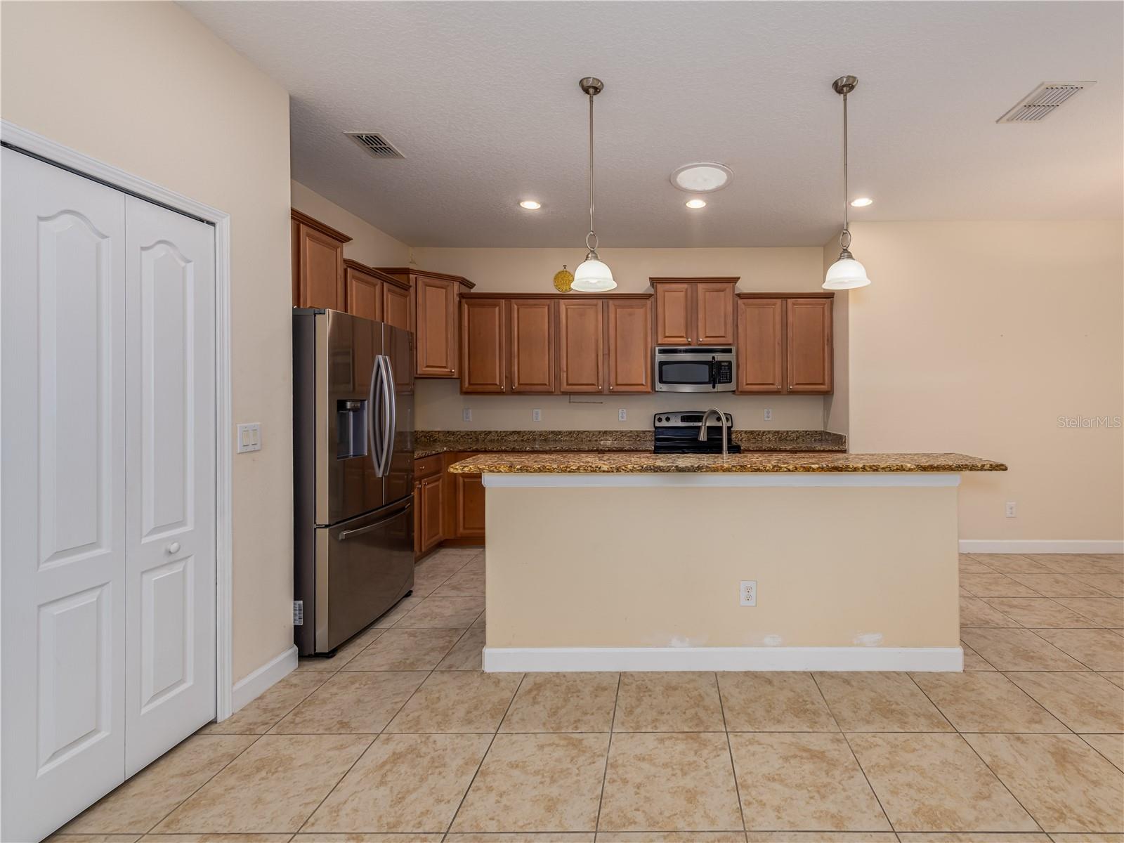 Image 13 of 37 For 20162 Oakflower Avenue