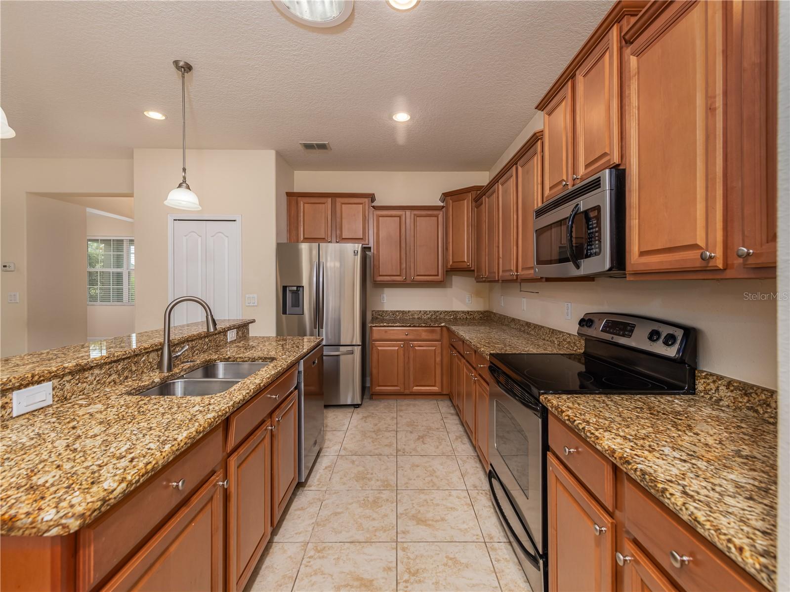 Image 14 of 37 For 20162 Oakflower Avenue