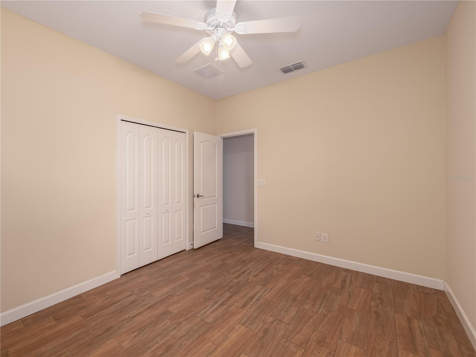 Image 19 of 37 For 20162 Oakflower Avenue