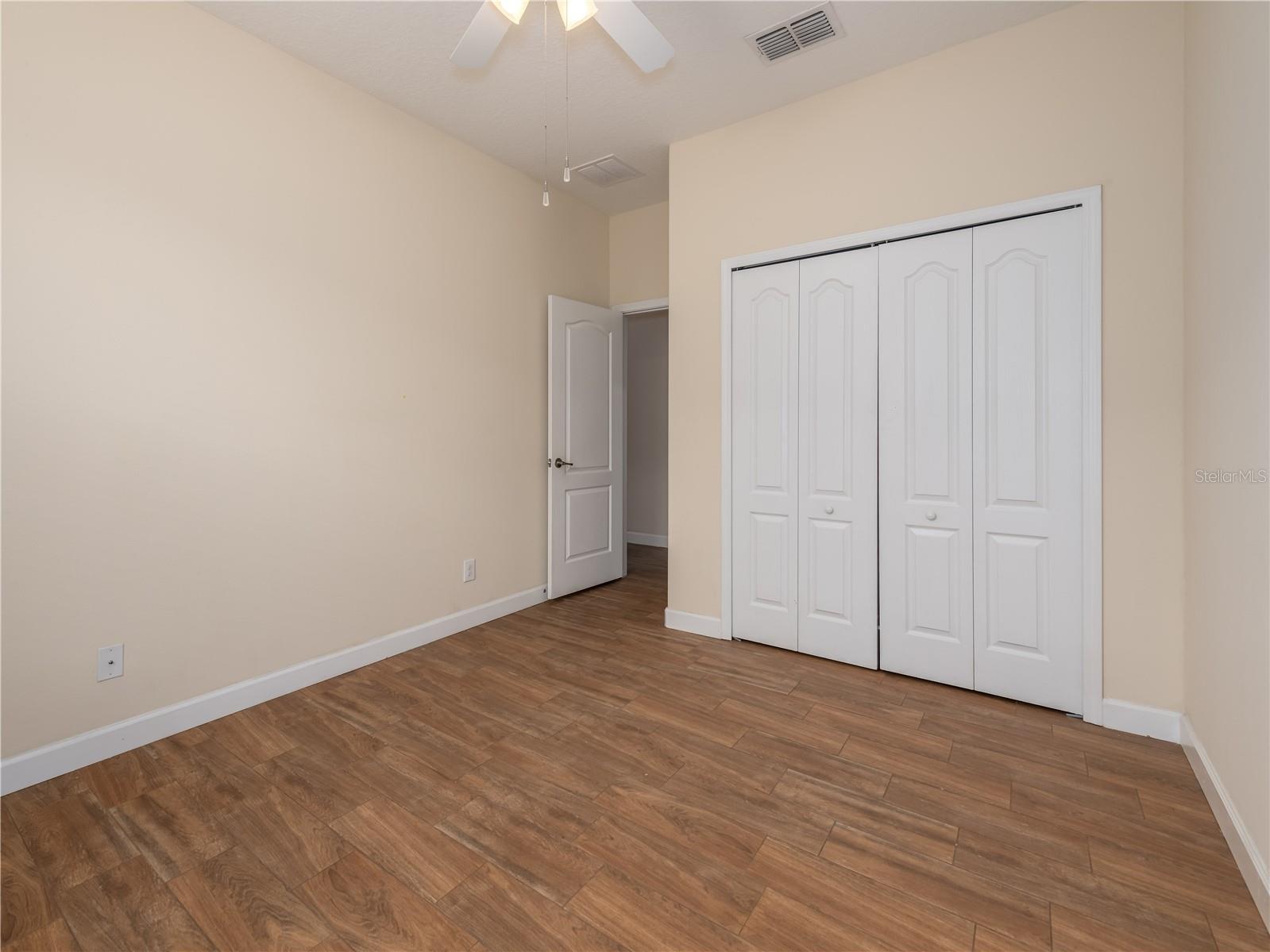 Image 21 of 37 For 20162 Oakflower Avenue