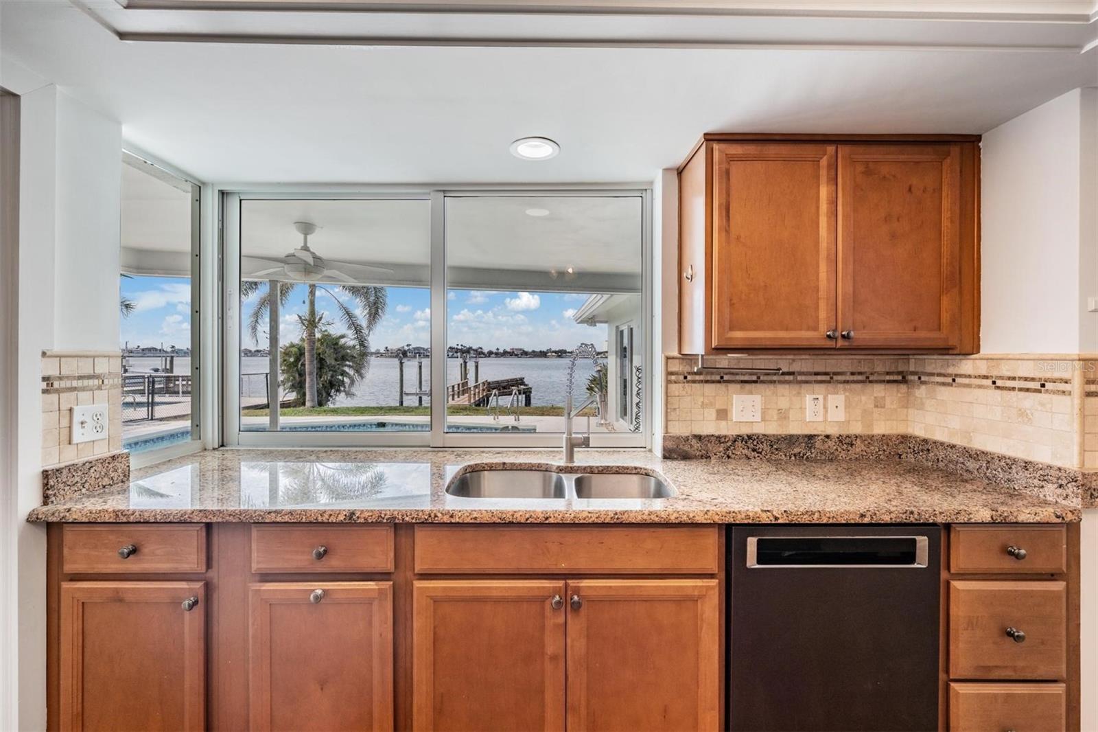 Image 14 of 58 For 7092 Shore Drive S