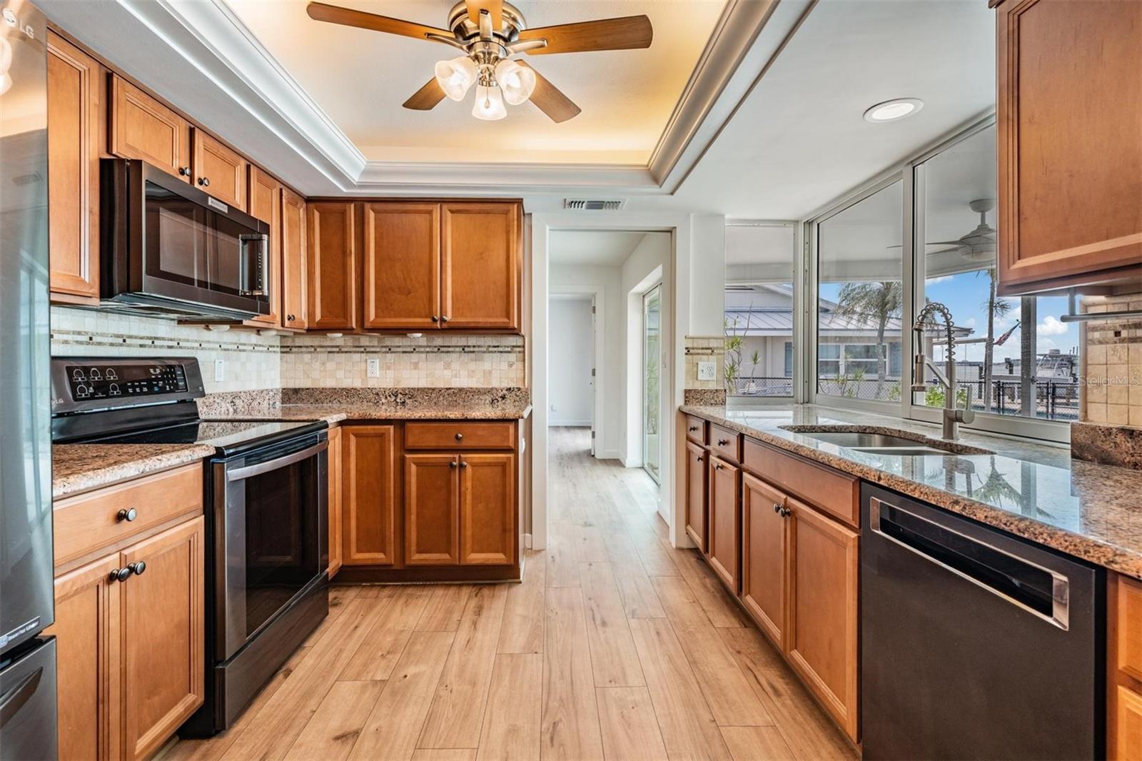 Image 15 of 58 For 7092 Shore Drive S
