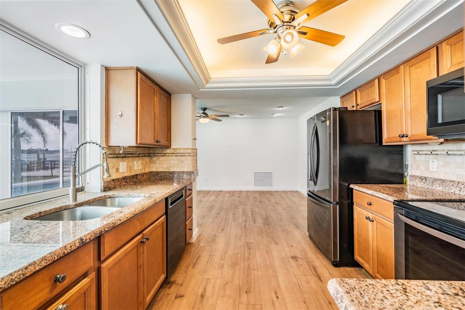 Image 17 of 58 For 7092 Shore Drive S