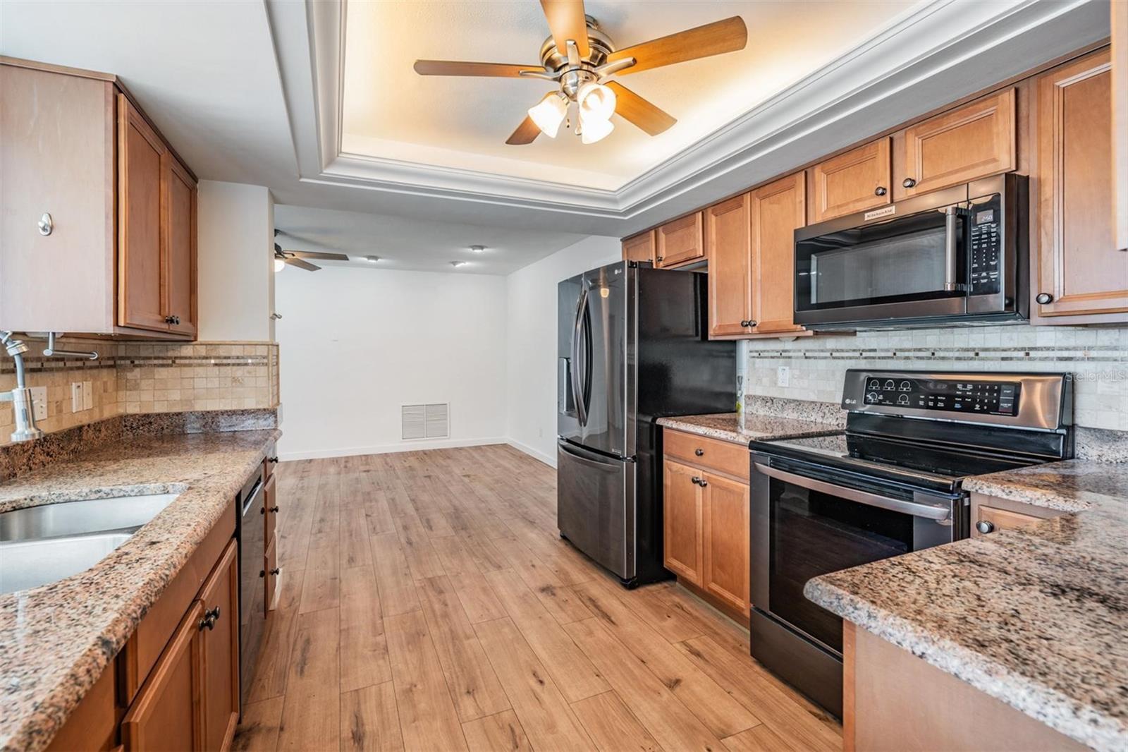 Image 18 of 58 For 7092 Shore Drive S
