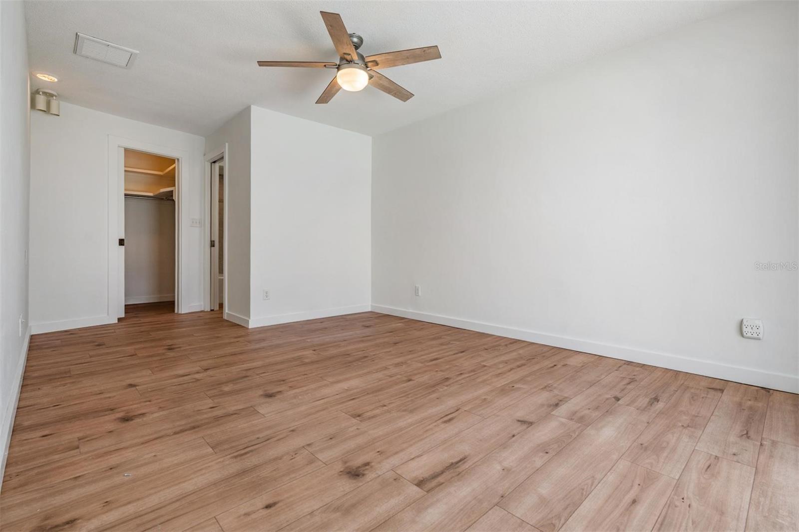 Image 29 of 58 For 7092 Shore Drive S