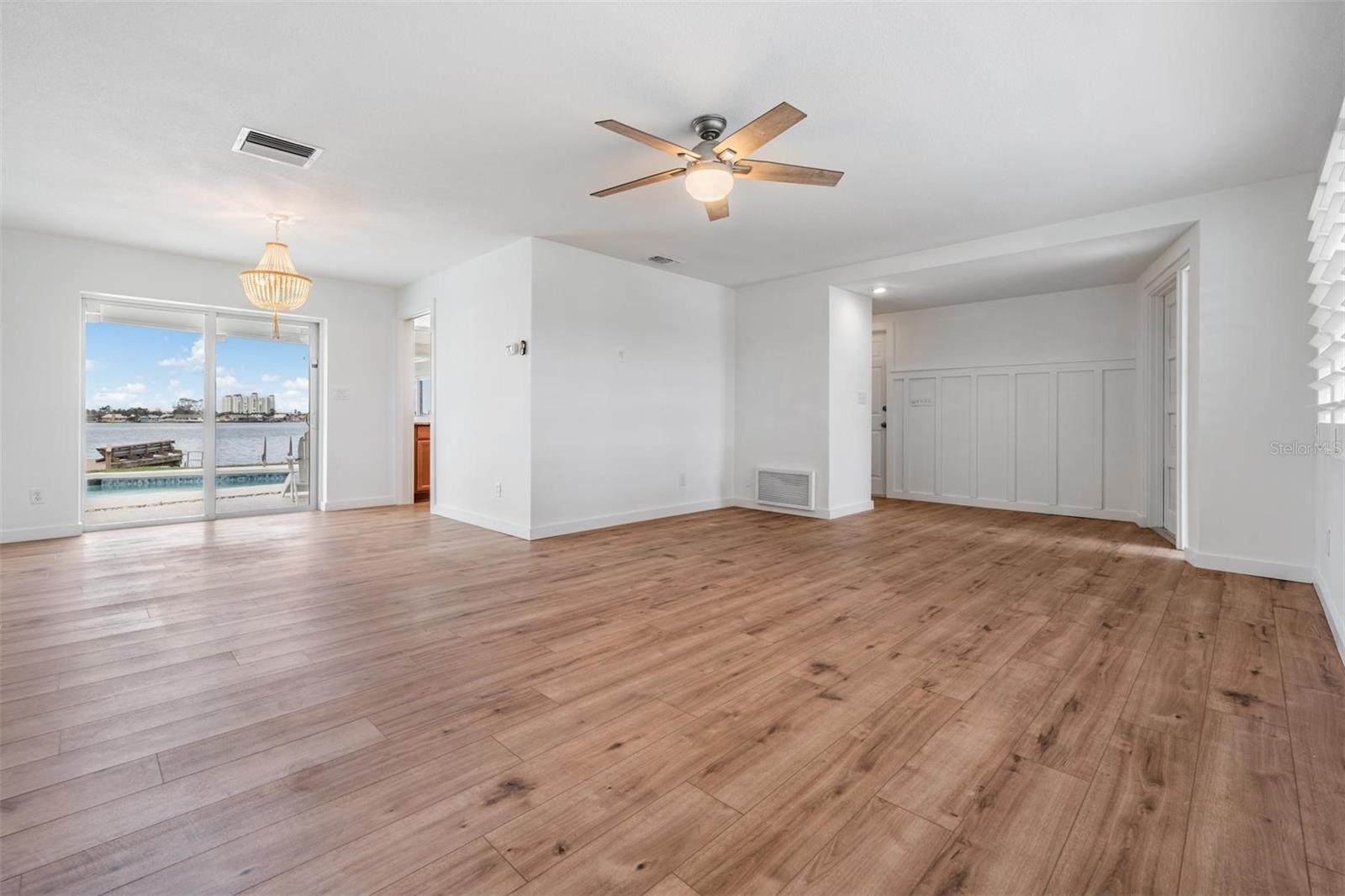 Image 31 of 58 For 7092 Shore Drive S