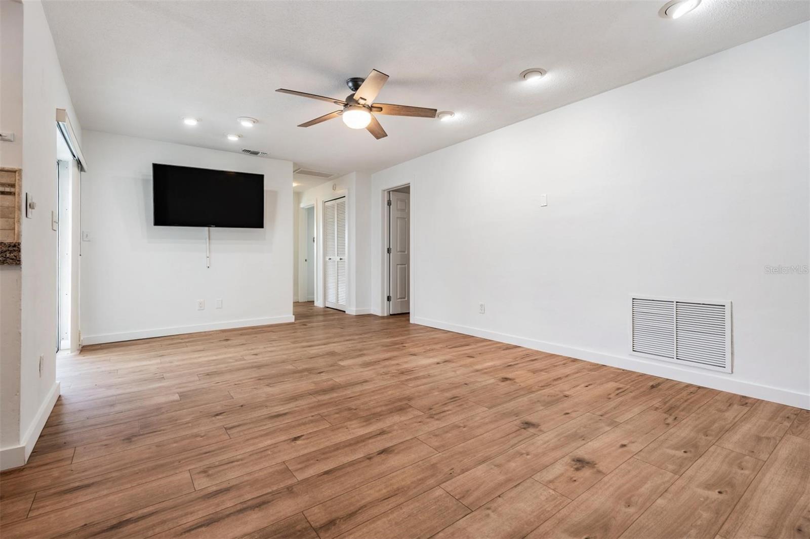 Image 32 of 58 For 7092 Shore Drive S