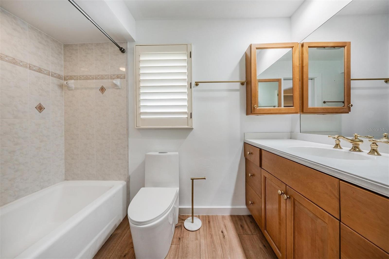 Image 35 of 58 For 7092 Shore Drive S