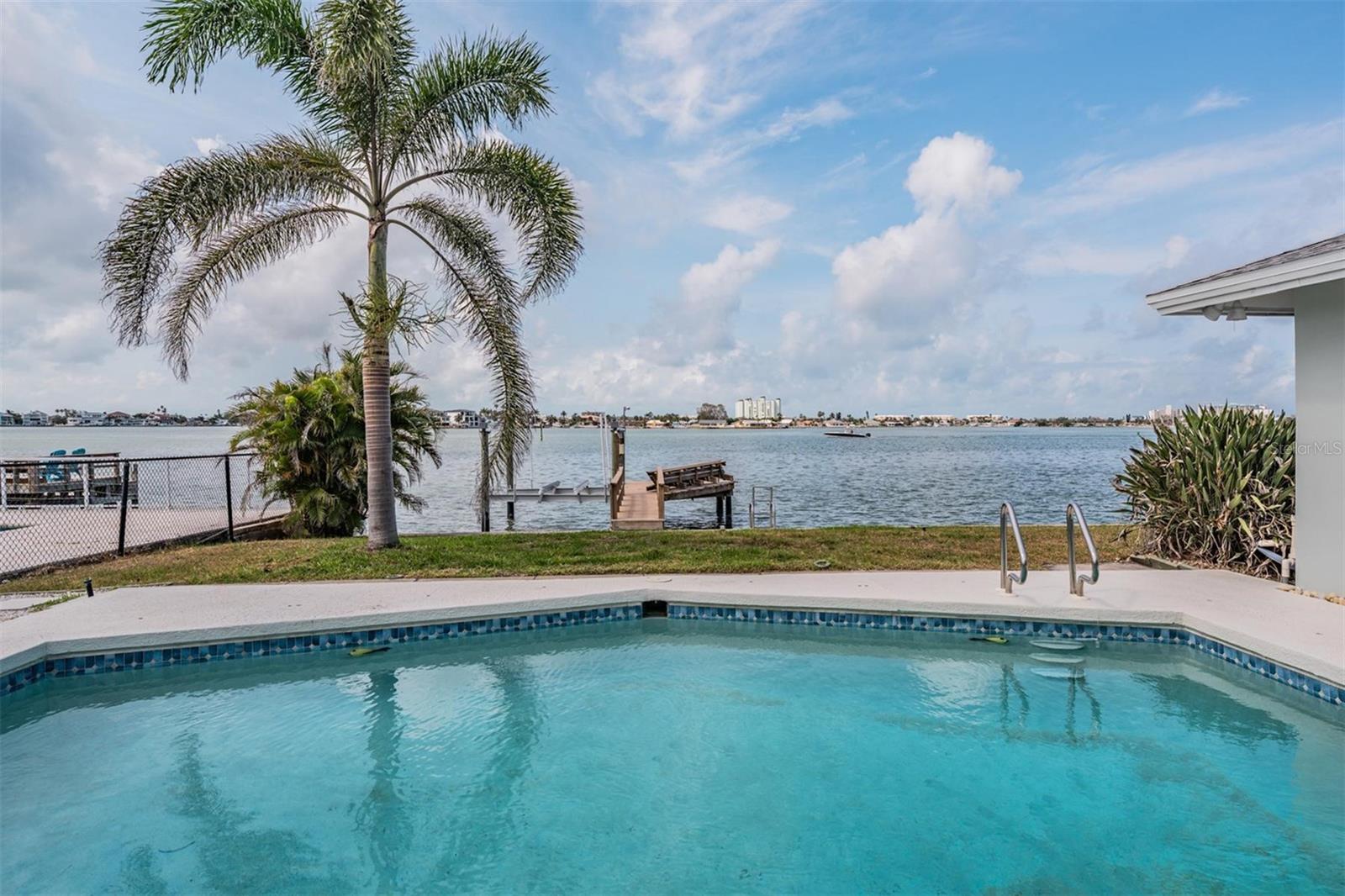 Image 5 of 58 For 7092 Shore Drive S