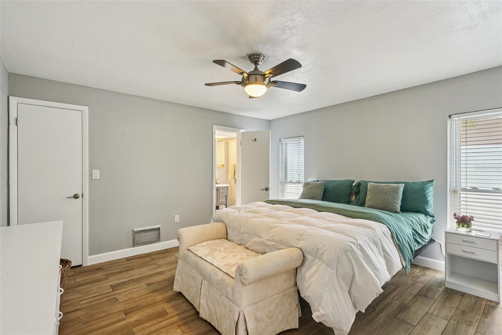 Image 34 of 52 For 6010 Bayou Grande Boulevard Ne