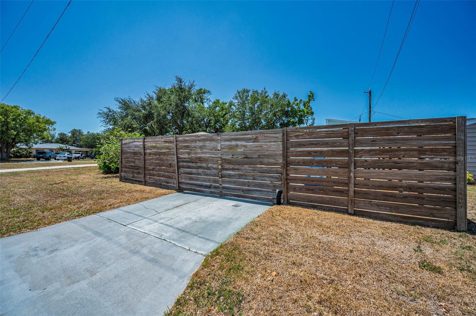 Image 21 of 35 For 1101 Essex Drive N