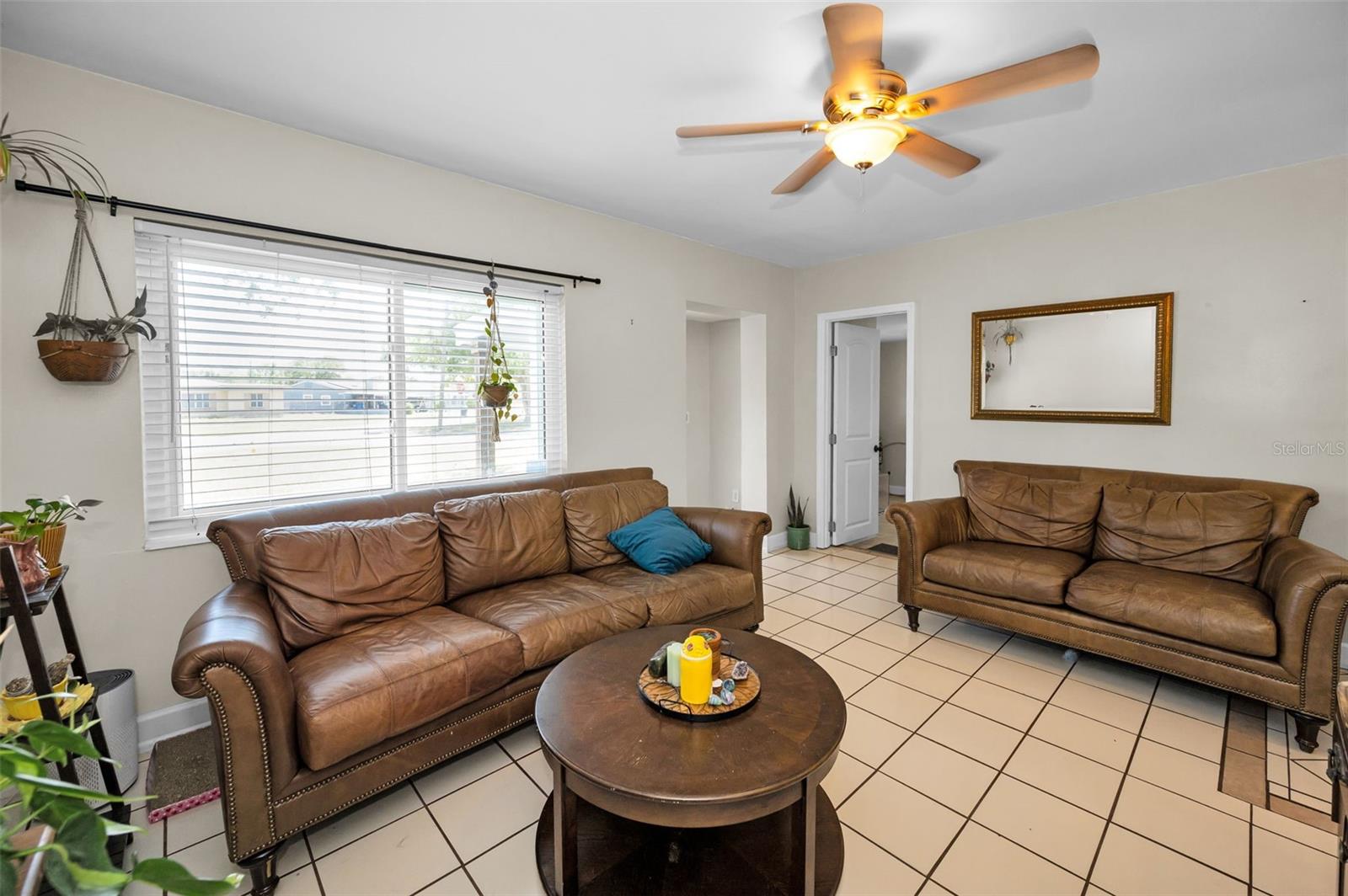 Image 3 of 35 For 1101 Essex Drive N