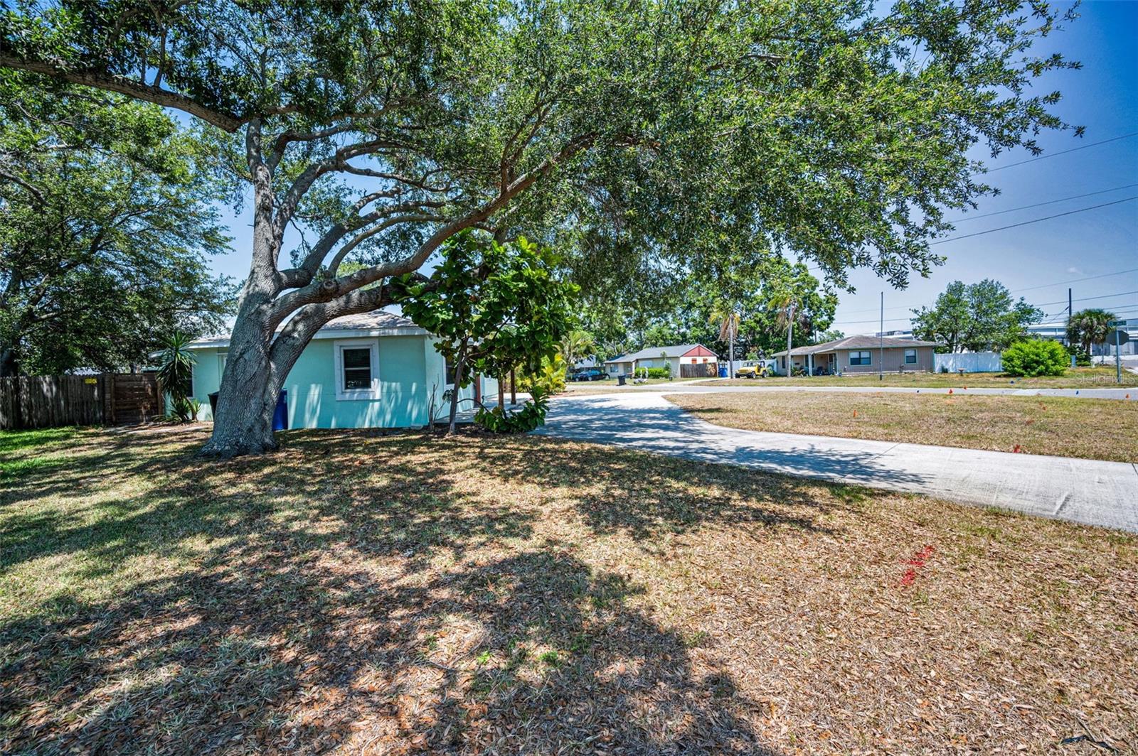 Image 32 of 35 For 1101 Essex Drive N